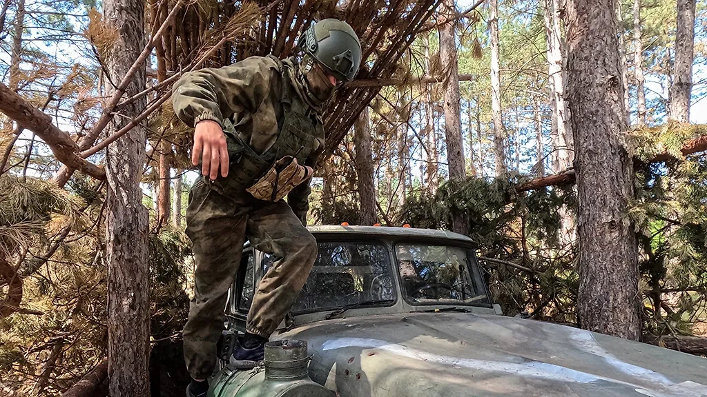 Российский военнослужащий в зоне СВО. Фото © ТАСС / Алексей Коновалов