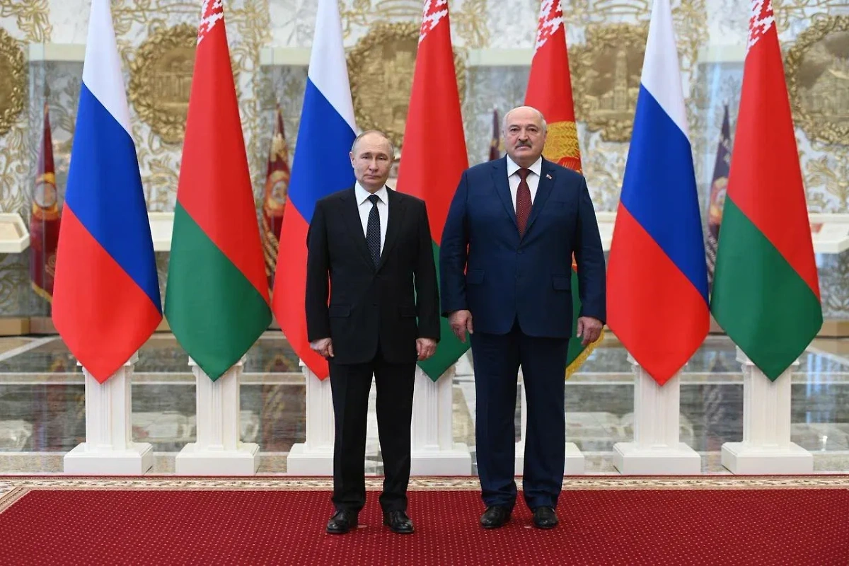 Президент России Владимир Путин и белорусский лидер Александр Лукашенко. Обложка © Life.ru