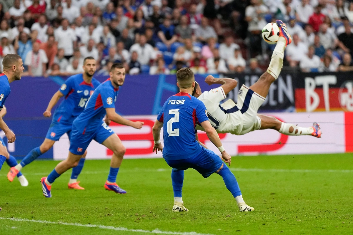 Сборная Англии забила Словакии на последних секундах основного времени. Обложка © ТАСС / AP