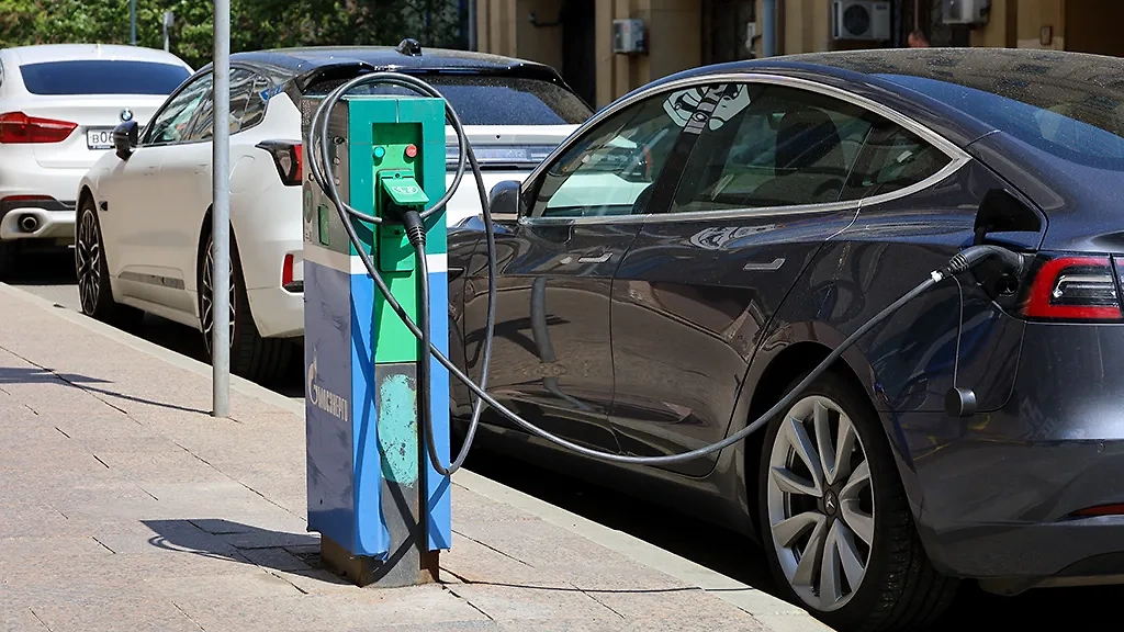 Зарядка для электромобиля. Фото © ТАСС / Олег Елков