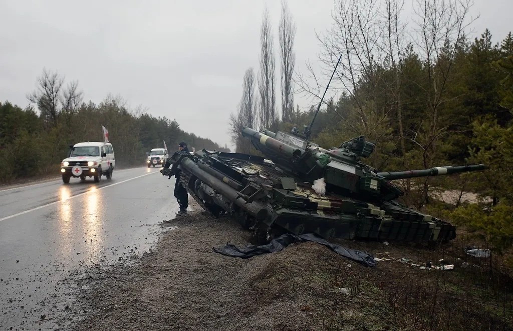 Повреждённый танк Т-64 ВСУ. Фото © ТАСС / Александр Река