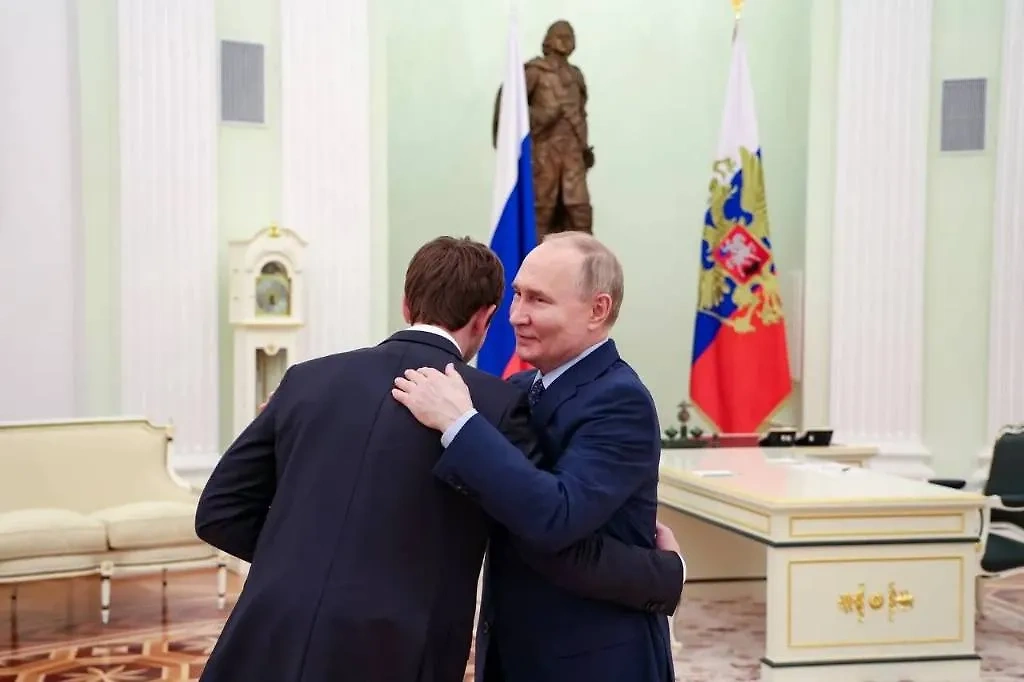 Путин встретился с сыном Кадырова Эли в преддверии его свадьбы. Фото © Telegram / Kadyrov_95