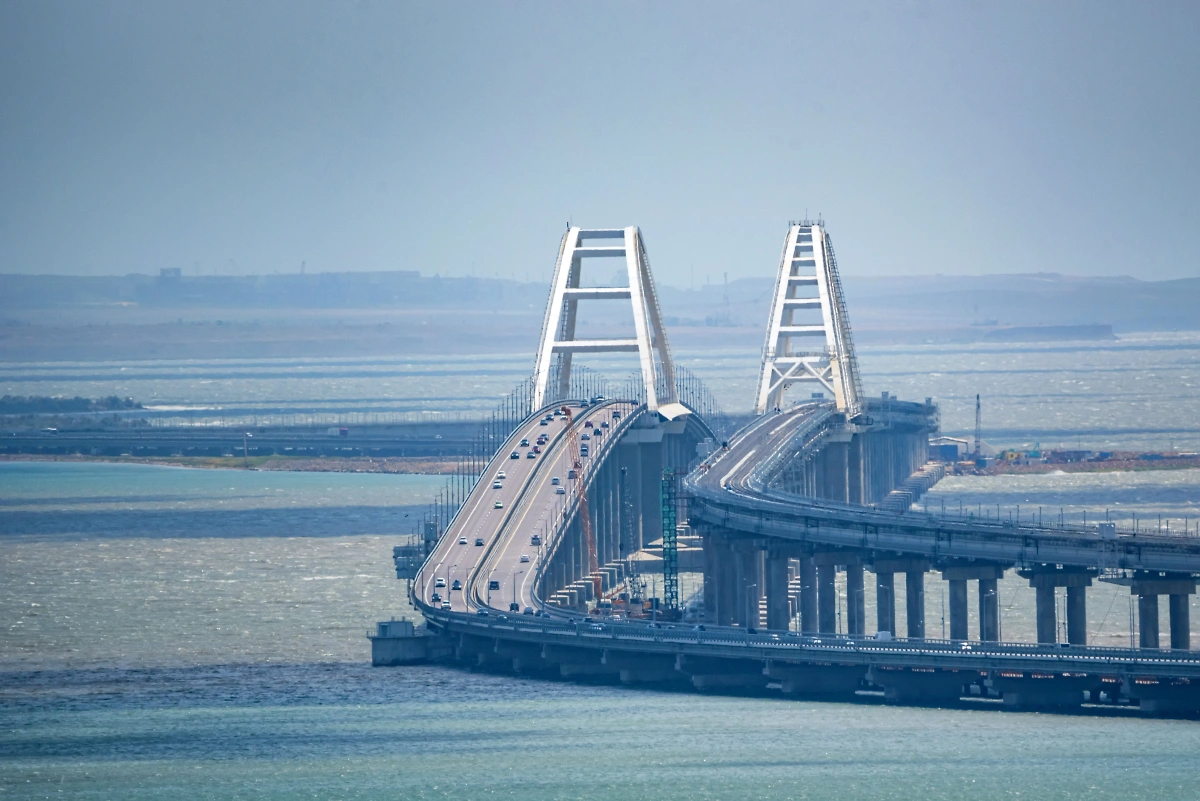 Крымский мост. Обложка © Shutterstock / FOTODOM / Yakov Oskanov