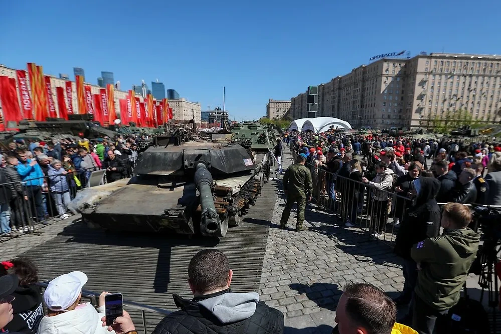 Военная техника на выставке в Москве. Обложка © АГН "Москва" / Артур Новосильцев