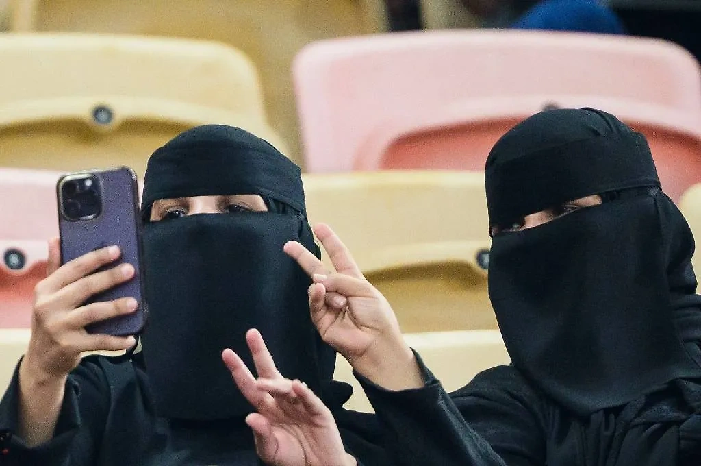 Женщины в никабах, Саудовская Аравия. Обложка © ТАСС / Zuma / Joel Marklund