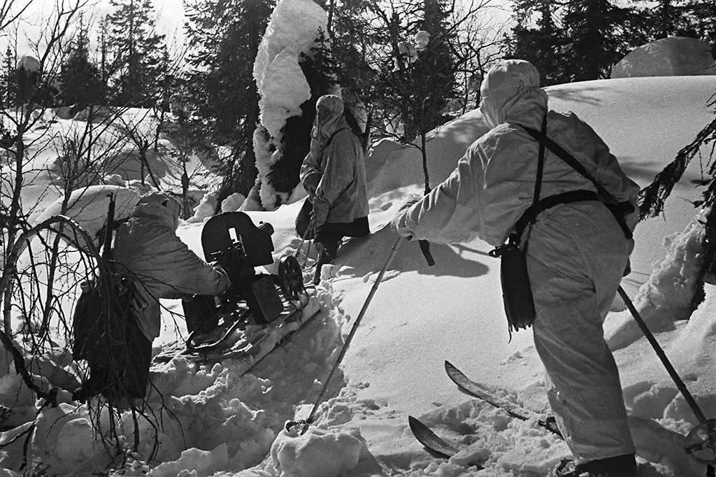 В феврале 1944 года Кузнецов погиб в нескольких километрах от линии фронта. Фото © ТАСС / Георгий Коновалов