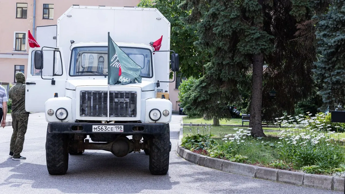 Автобус, переданный бойцам СВО. Обложка © Telegram / Институт Карпинского