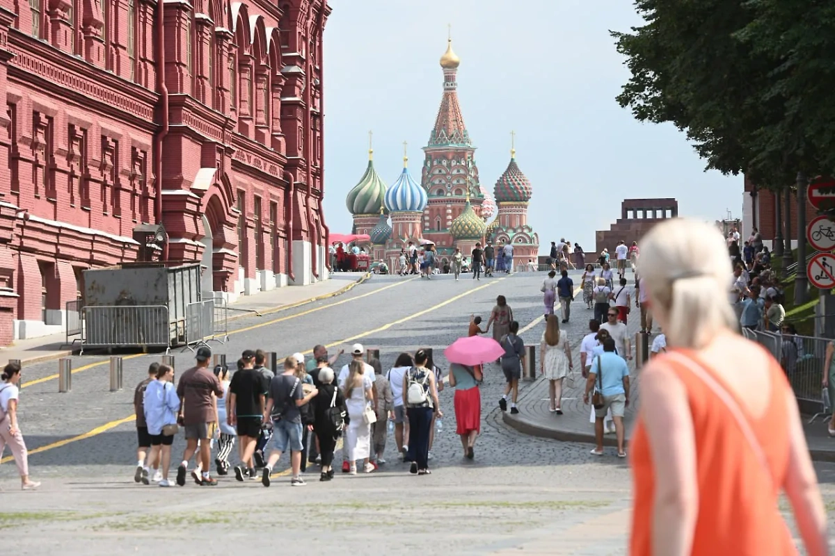 Красная площадь в Москве, лето. Обложка © Life.ru