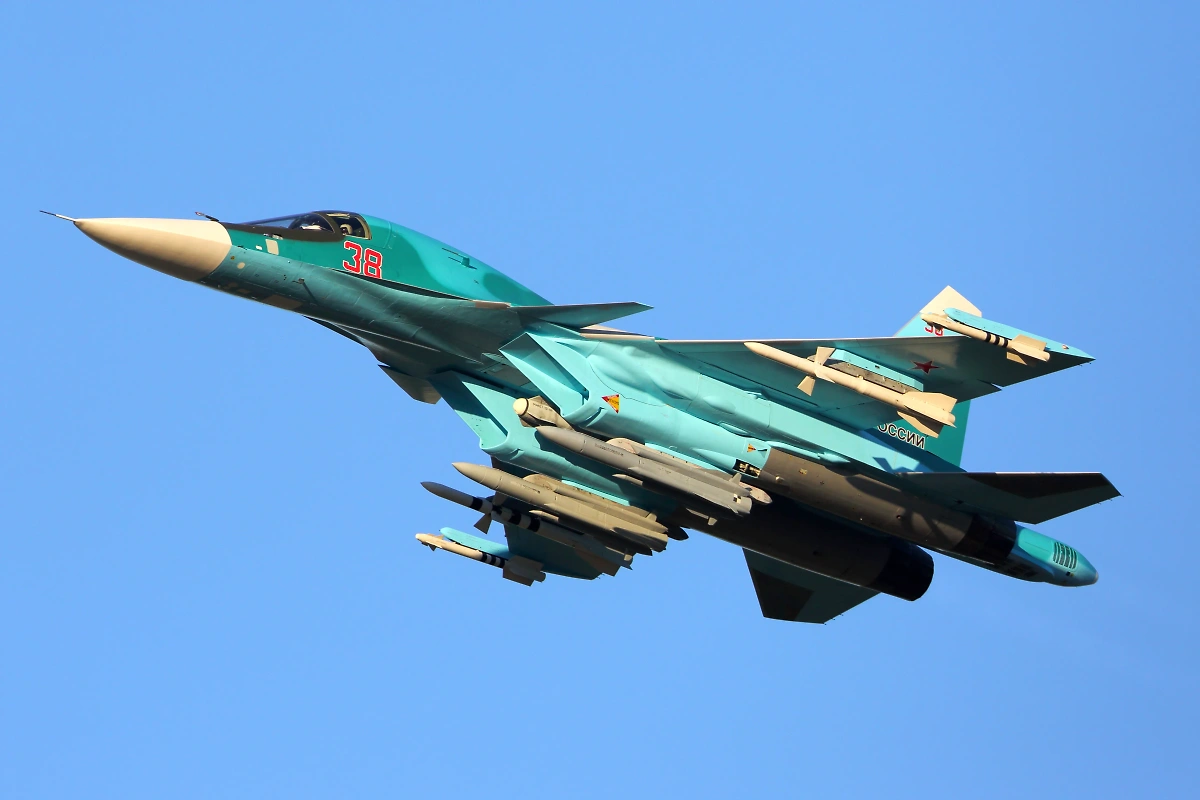 Российский бомбардировщик Су-34. Обложка © Shutterstock / FOTODOM / Fasttailwind