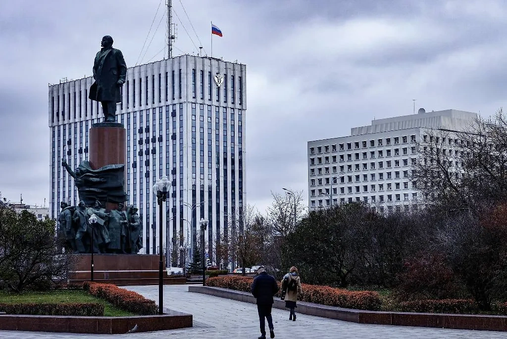 Вид на здание Министерства юстиции Российской Федерации на Житной улице и памятник В. И. Ленину на Калужской площади. Обложка © Андрей Любимов/РБК/ТАСС 