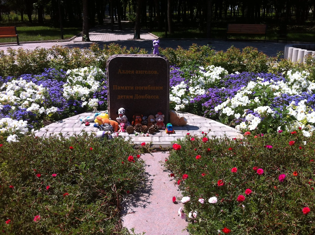 Аллея ангелов в Горловке. Обложка © wikipedia.org / Vasyatka1