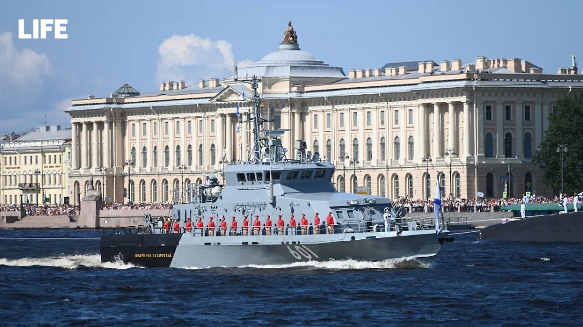 Парад в честь Дня ВМФ в Санкт-Петербурге. Фото © Life.ru / Павел Баранов