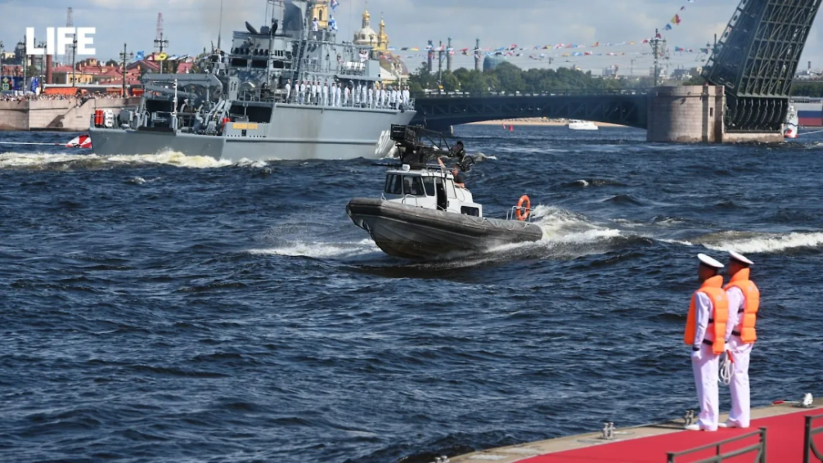 Парад в честь Дня ВМФ в Санкт-Петербурге. Фото © Life.ru / Павел Баранов