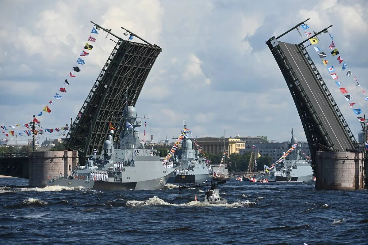 Парад в честь Дня ВМФ в Санкт-Петербурге. Фото © Life.ru / Павел Баранов