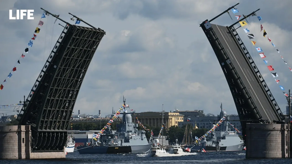 Парад в честь Дня ВМФ в Санкт-Петербурге. Фото © Life.ru / Павел Баранов