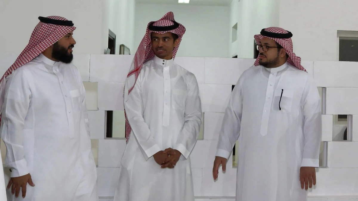 Мужчины в Саудовской Аравии круглый год ходят в белой одежде. Фото © Shutterstock / FOTODOM / Sam Nord