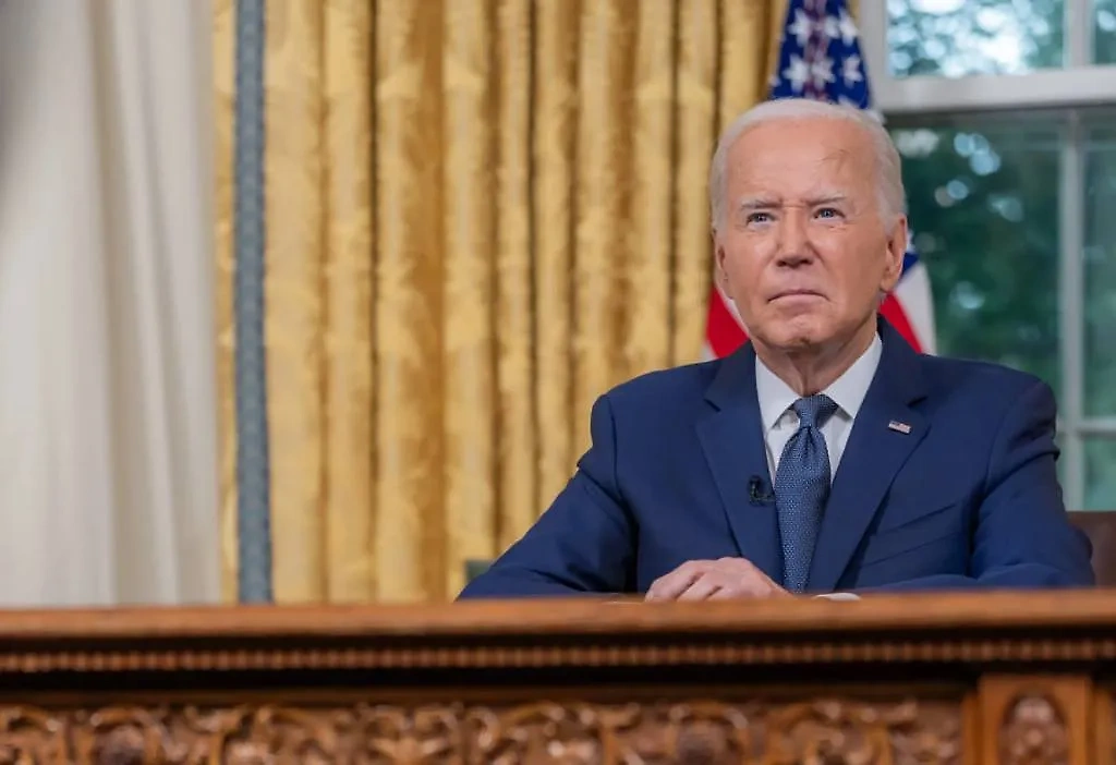 Джо Байден в Овальном кабинете. Обложка © X / President Biden