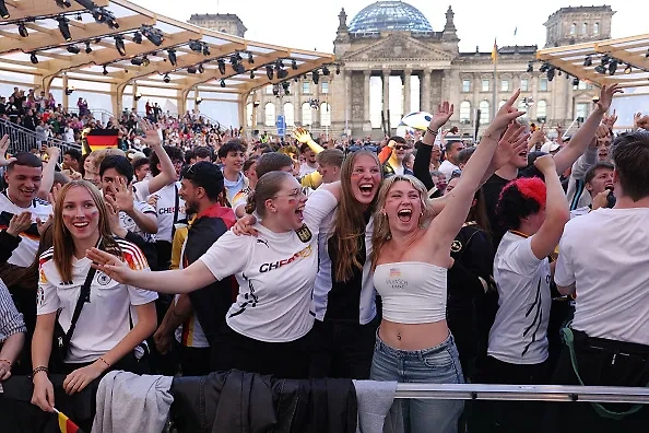 Самые красивые футбольные фанатки из Германии на Евро-2024. Фото © Gettyimages / Sean Gallup