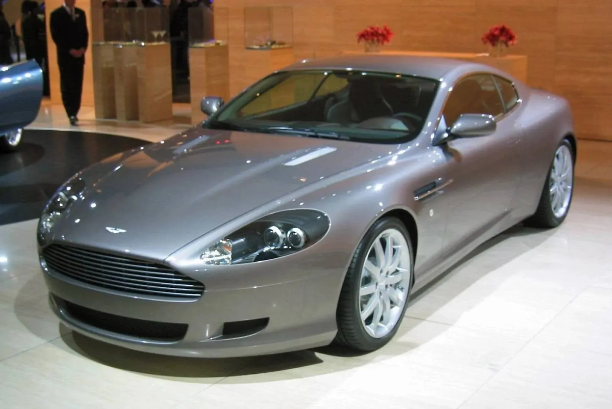 Aston Martin DB9 Coupe. Обложка © Wikipedia / Martin Hidinger