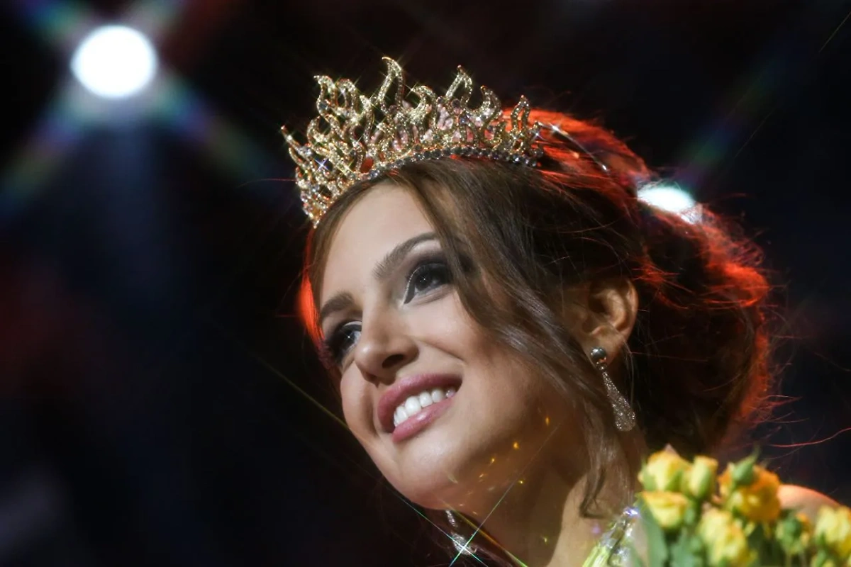Бывшая жена экс-короля Малайзии Оксана Воеводина выиграла конкурс "Мисс Москва" в 2015 году. Фото © ТАСС / Артём Геодакян