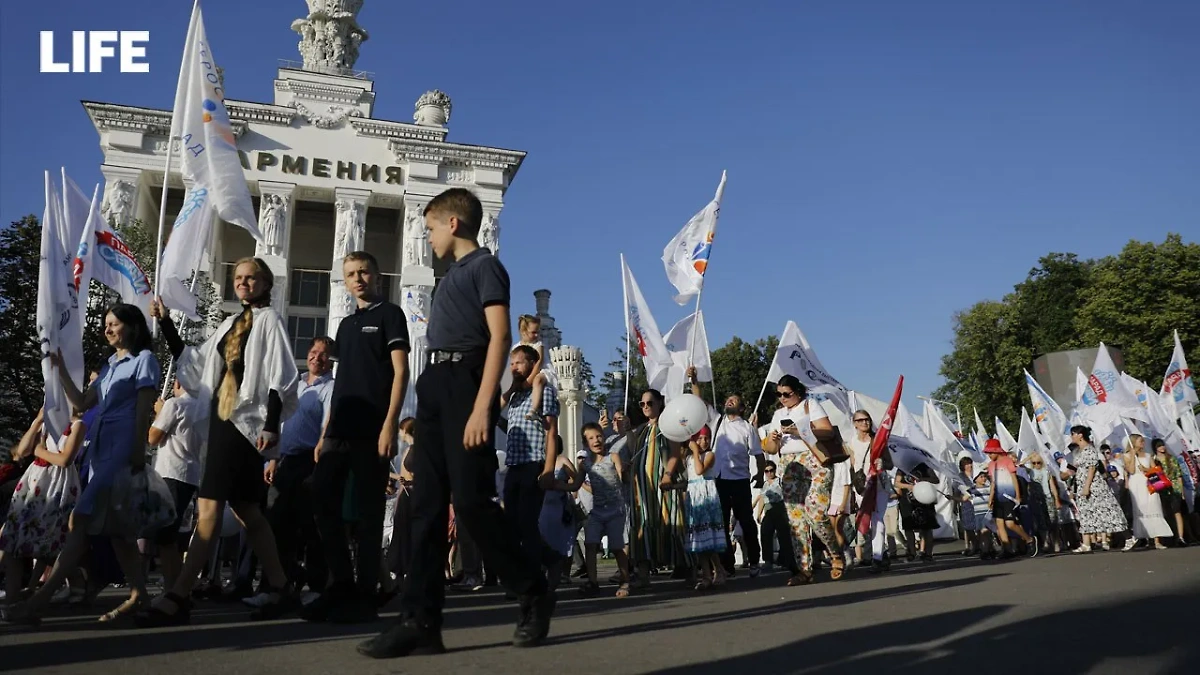 На выставке "Россия" прошёл Всероссийский парад семьи. Фото © Life.ru / Андрей Тишин