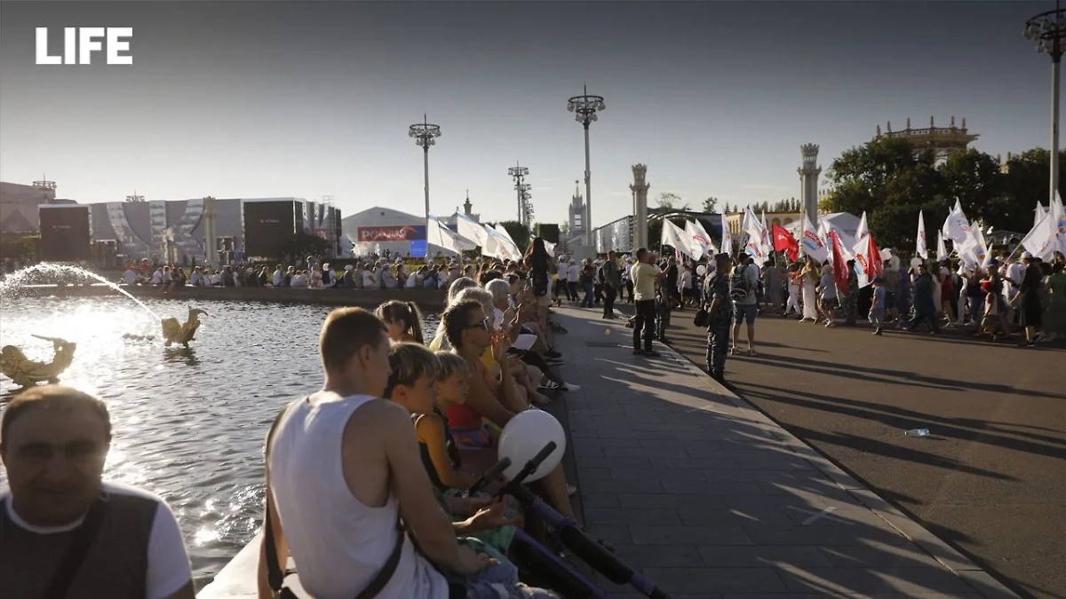 На выставке "Россия" прошёл Всероссийский парад семьи. Фото © Life.ru / Андрей Тишин