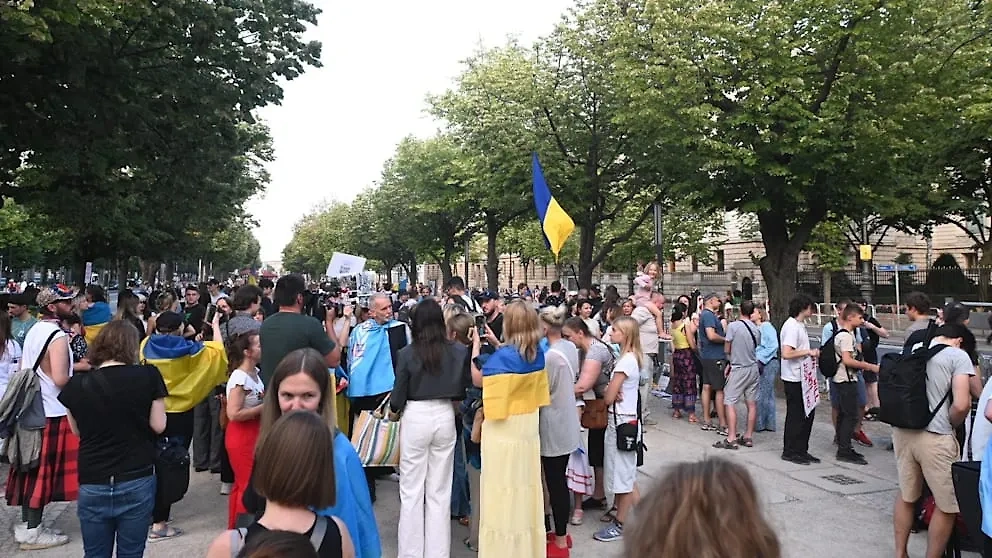 Украинские демонстранты в Берлине. Обложка © Telegram / "BILD на русском"