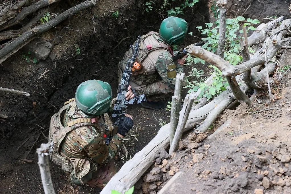 Военнослужащие диверсионно-разведывательного отряда во время штурма позиций в зоне проведения специальной военной операции. Фото © ТАСС / Александр Река