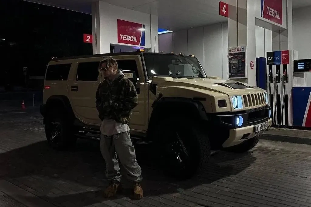 Элджей и его Hummer H2. Обложка © Telegram / Sayonara Boy