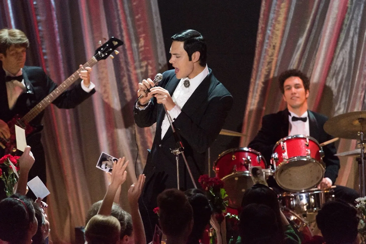 Режиссёры сериала "Магомаев" смогли точно передать дух советской эпохи. Фото © "Магомаев" (сериал 2020), режиссёры Дмитрий Тюрин, Роман Прыгунов, сценаристы Нина Шулика, Дарья Воротынцева / Kinopoisk 