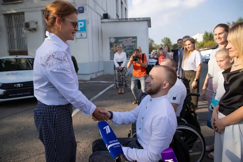 В церемонии вручении автомобилей ветеранам приняла участие Анна Цивилёва. Фото © Предоставлено Life.ru