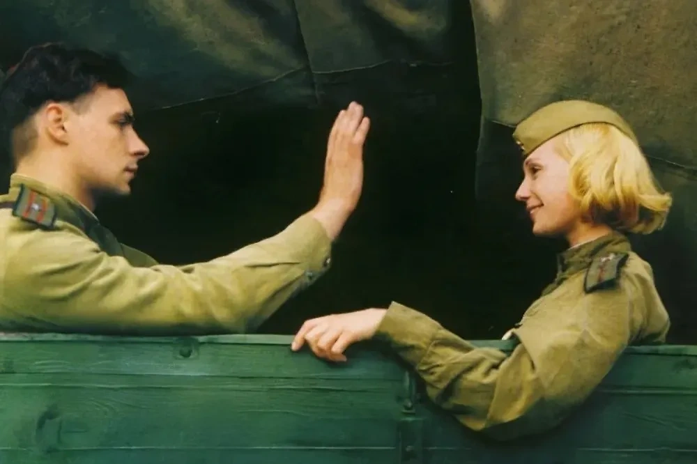 Сериал «Дети Арбата» заставляет задуматься о тяжёлой судьбе молодых людей, которые застали становление СССР и Великую Отечественную войну. Фото © kino-teatr