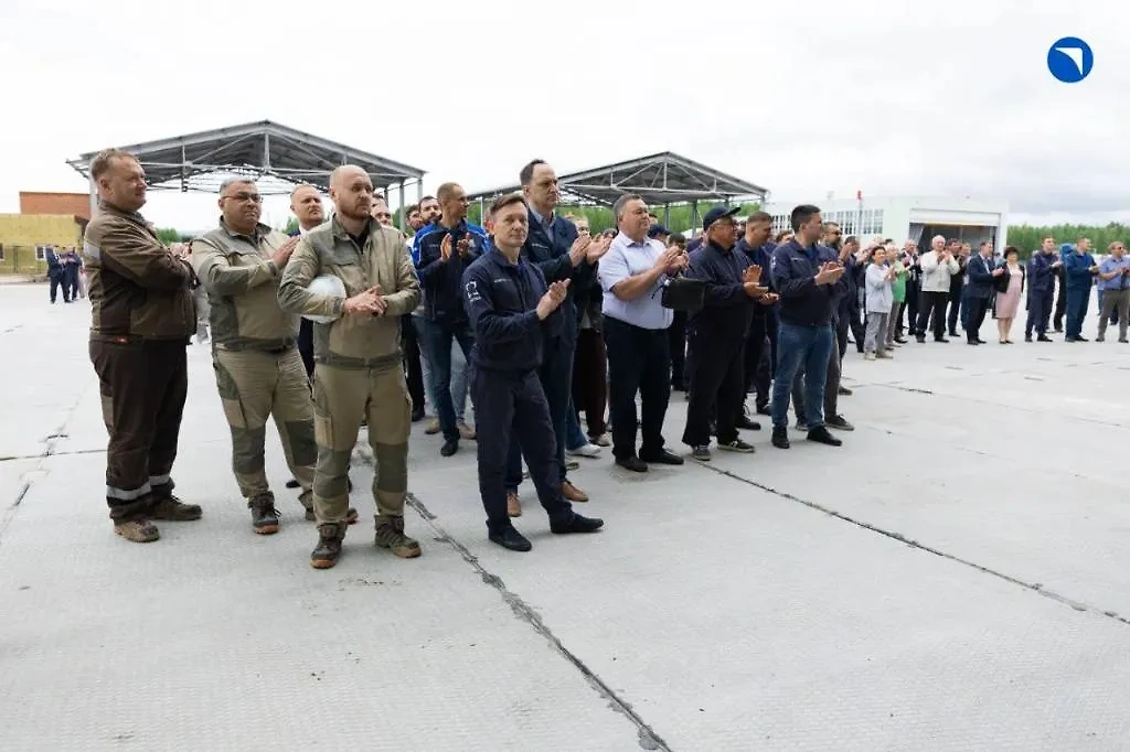 Сотрудники авиационного завода в Комсомольске-на-Амуре. Фото © Telegram / ПАО «ОАК»