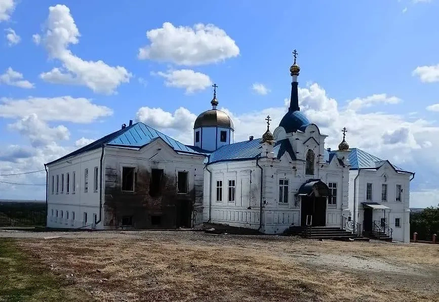 Последствия атаки ВСУ на Горнальский мужской монастырь в Курской области. Обложка © Telegram / «Суджа родная»