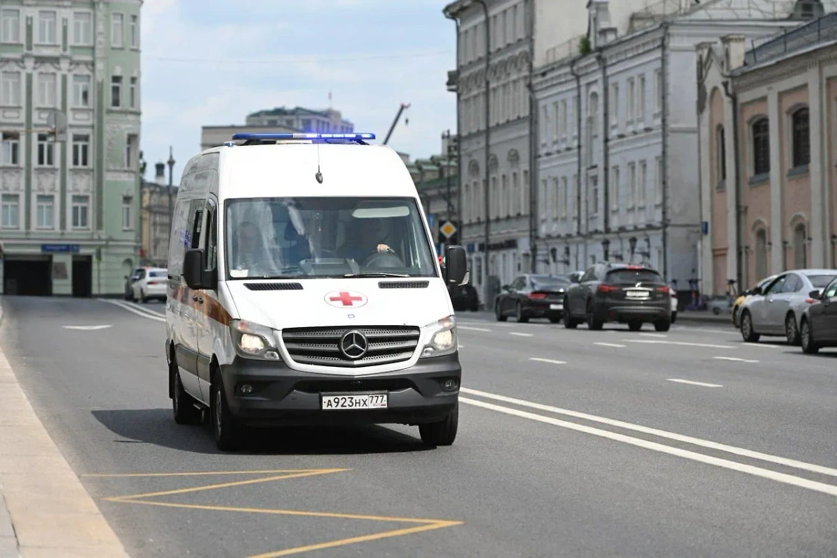 Мурашко поздравил работников скорой помощи с профессиональным праздником. Обложка © Life.ru