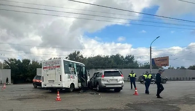 Место ДТП с маршруткой в Кировском районе Омска. Фото © Telegram / Прокуратура Омской области