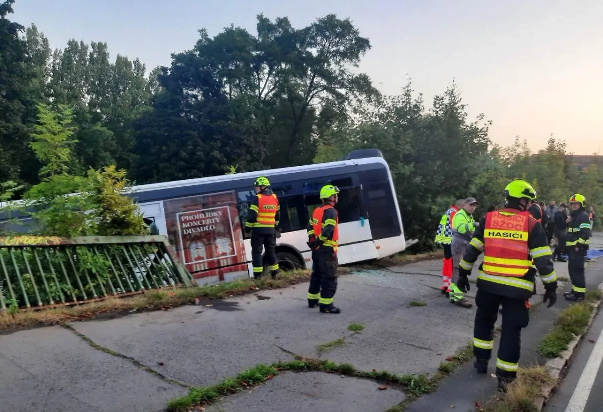 В результате ДТП 17 человек получили ранения разной тяжести. Обложка © Х / DATEL