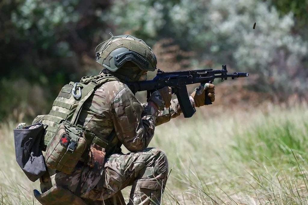 Боец ВС РФ в зоне СВО. Обложка © ТАСС / Алексей Коновалов