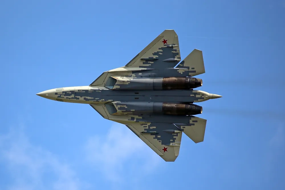 Су-57, вид снизу. Обложка © Shutterstock / FOTODOM / Kosorukov Dmitry