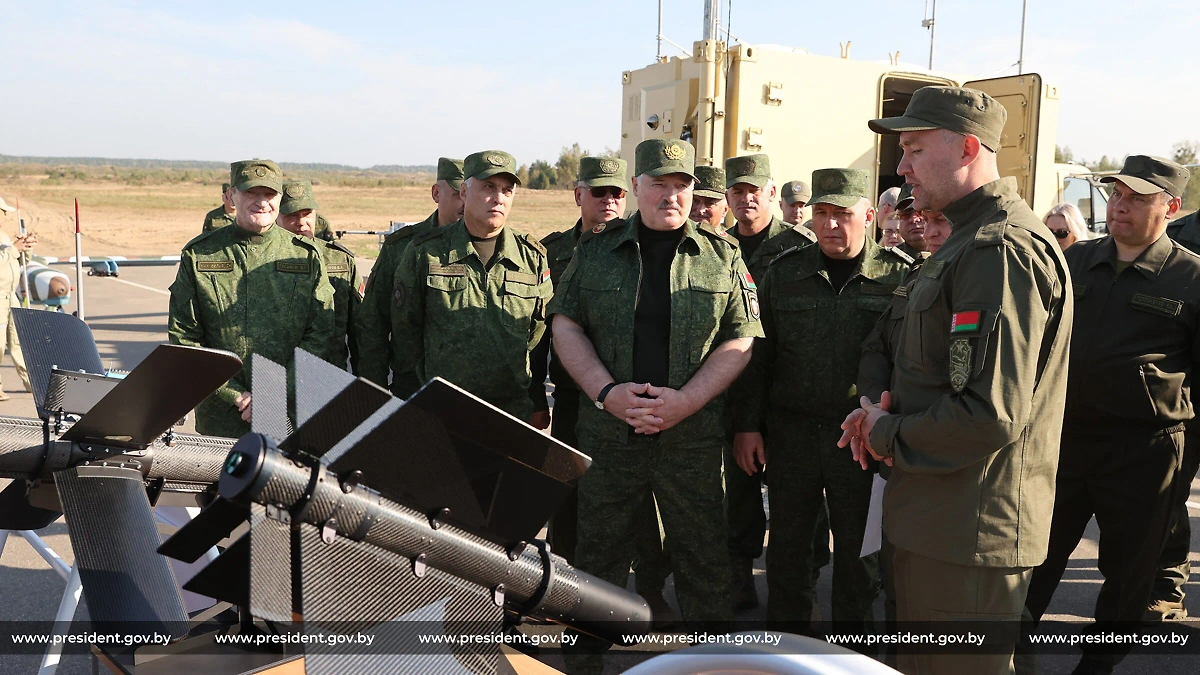 Лукашенко на военном полигоне под Брестом. Фото © Сайт президента Белоруссии