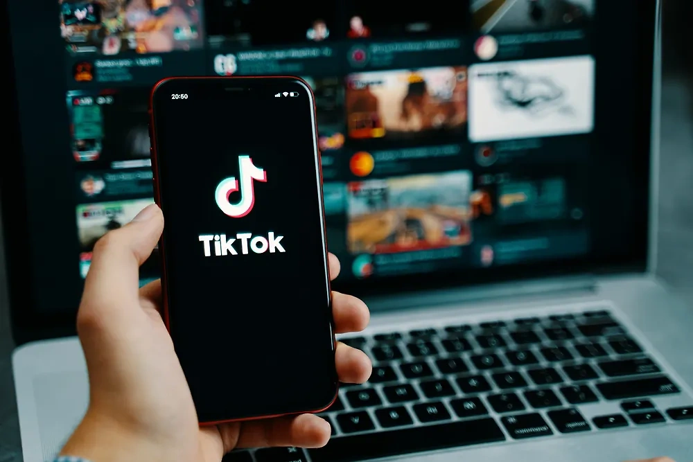 Пользователи в России жалуются на сбой в работе TikTok. Обложка © Shutterstock / FOTODOM / Konstantin Savusia