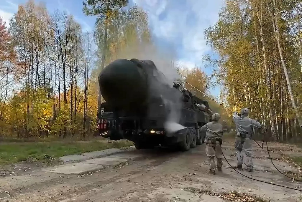 Ядерный ракетный комплекс "Ярс" во время учений. Обложка © Пресс-служба Минобороны РФ/ТАСС 