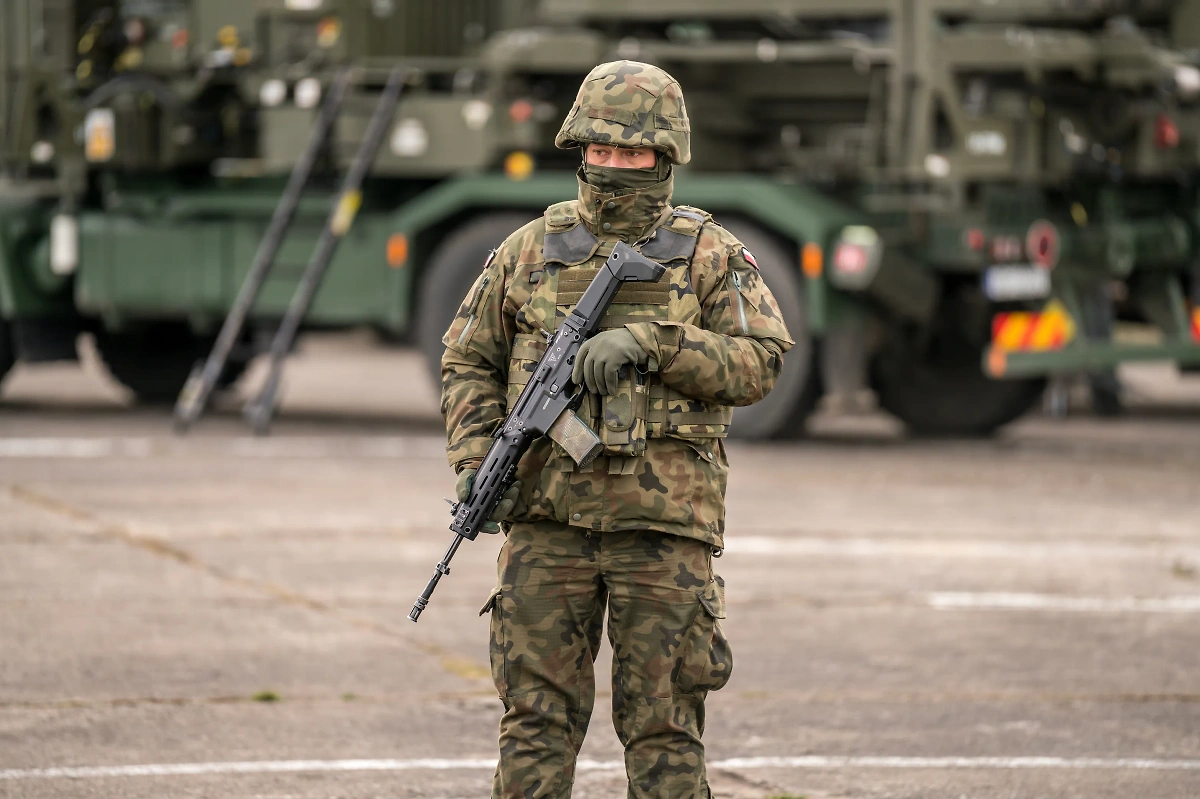 Польский военный. Обложка © Shutterstock/FOTODOM/Red_Baron