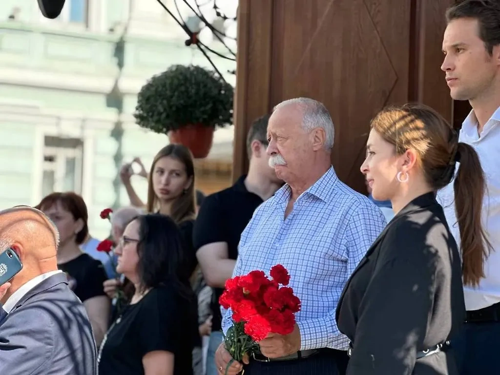 Телеведущий Леонид Якубович на траурном мероприятии в Аланском подворье. Фото © Life.ru