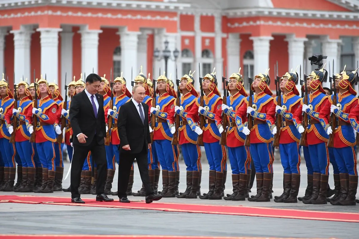 Церемония встречи президента РФ Владимира Путина в Монголии. Фото © Life.ru