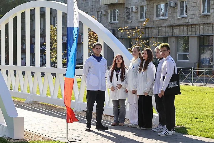 В Волгограде открыли сквер, посвящённый новым регионам. Фото © Пресс-служба администрации Волгограда