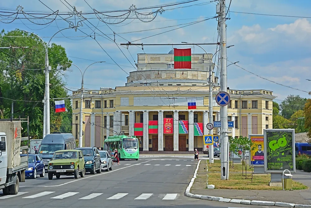 Улица в Приднестровье. Обложка © Shutterstock / FOTODOM / Martyn Jandula