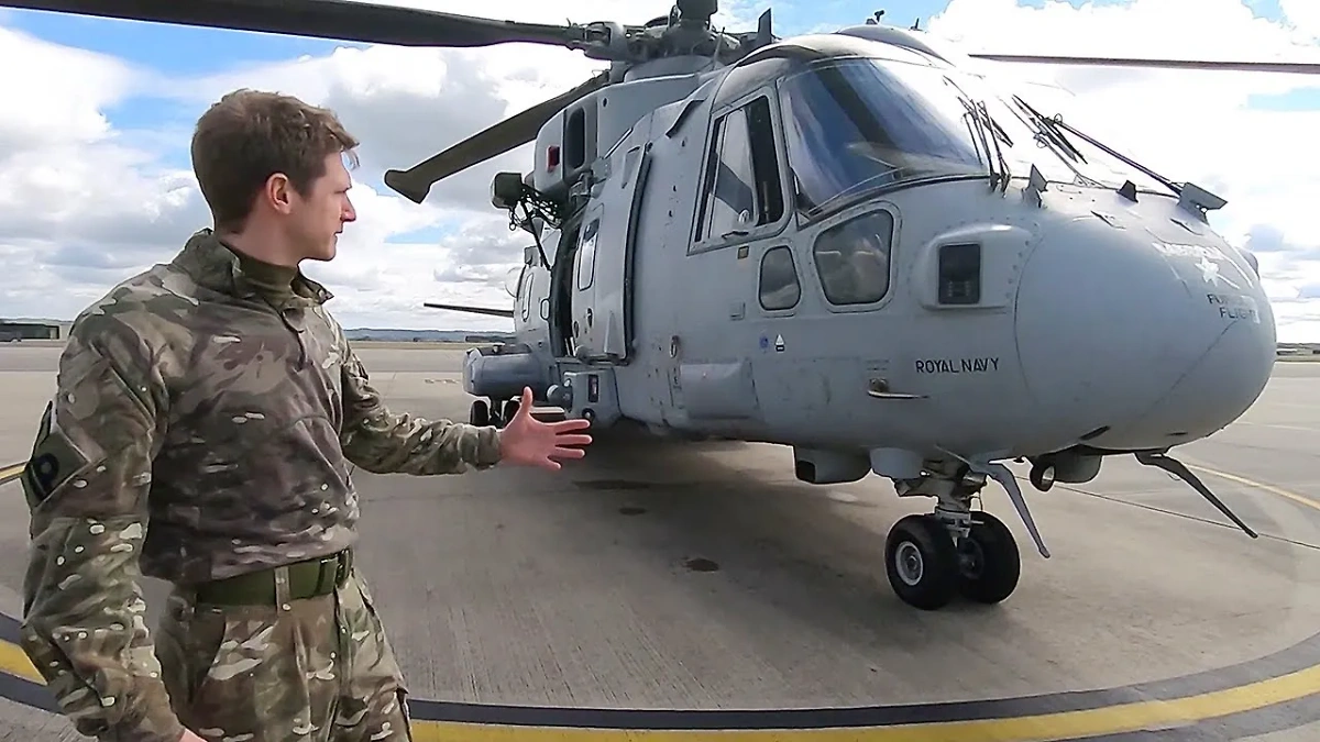 Вертолёт Merlin Mk4. Обложка © YouTube / Navy Look Out