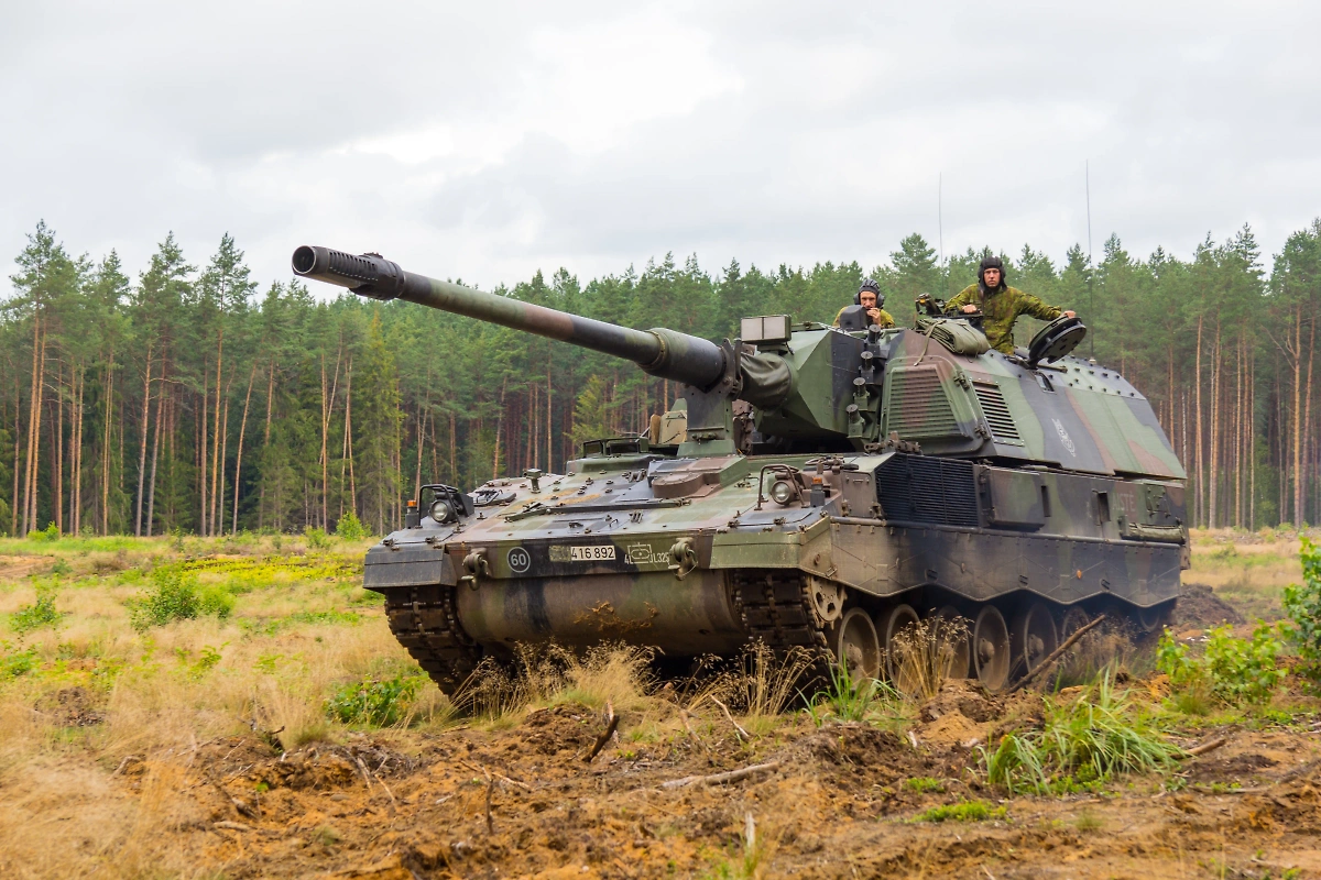 САУ Panzerhaubitze 2000. Обложка © Shutterstock / FOTODOM / Filmbildfabrik