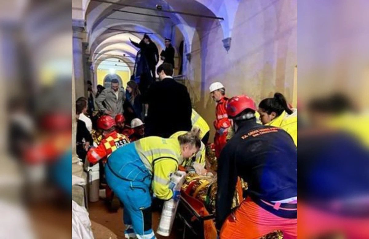 Работа медиков и спасателей после обрушения потолка на свадьбе в Тоскане. Обложка © Telegram / Eugenio Giani